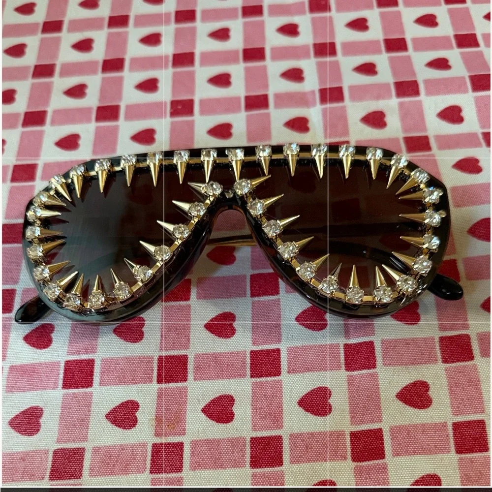 🕶️ STATEMENT SUNGLASSES 🕶️ NWOT 🕶️